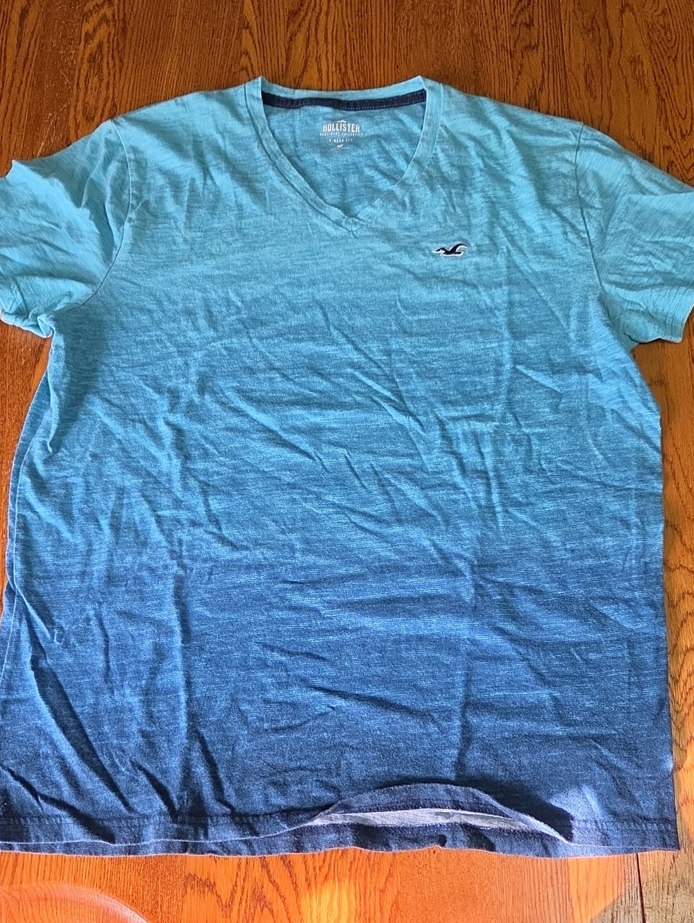 Hollister Men's Blue Gradient V-Neck Short Sleeve Tee